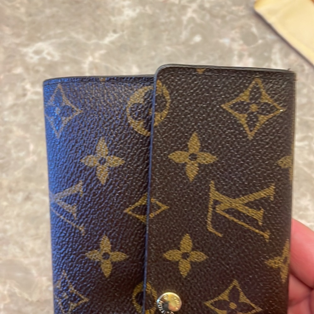 Louis Vuitton Authentic Sarah long wallet